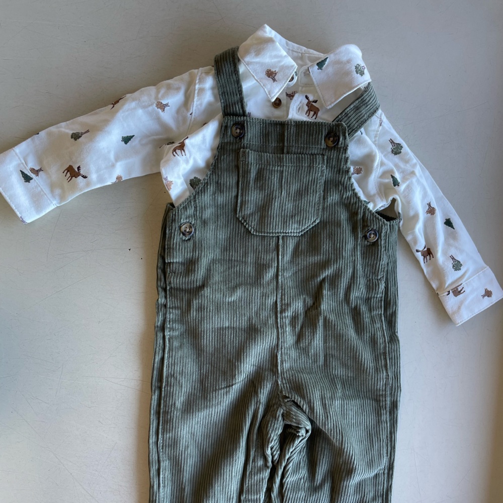 👓👓Carter's Green Corduroy Overall Set 6 months🕶️🕶️